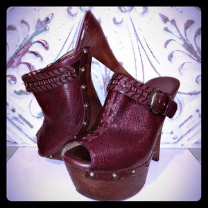 JESSICA Simpson clogs